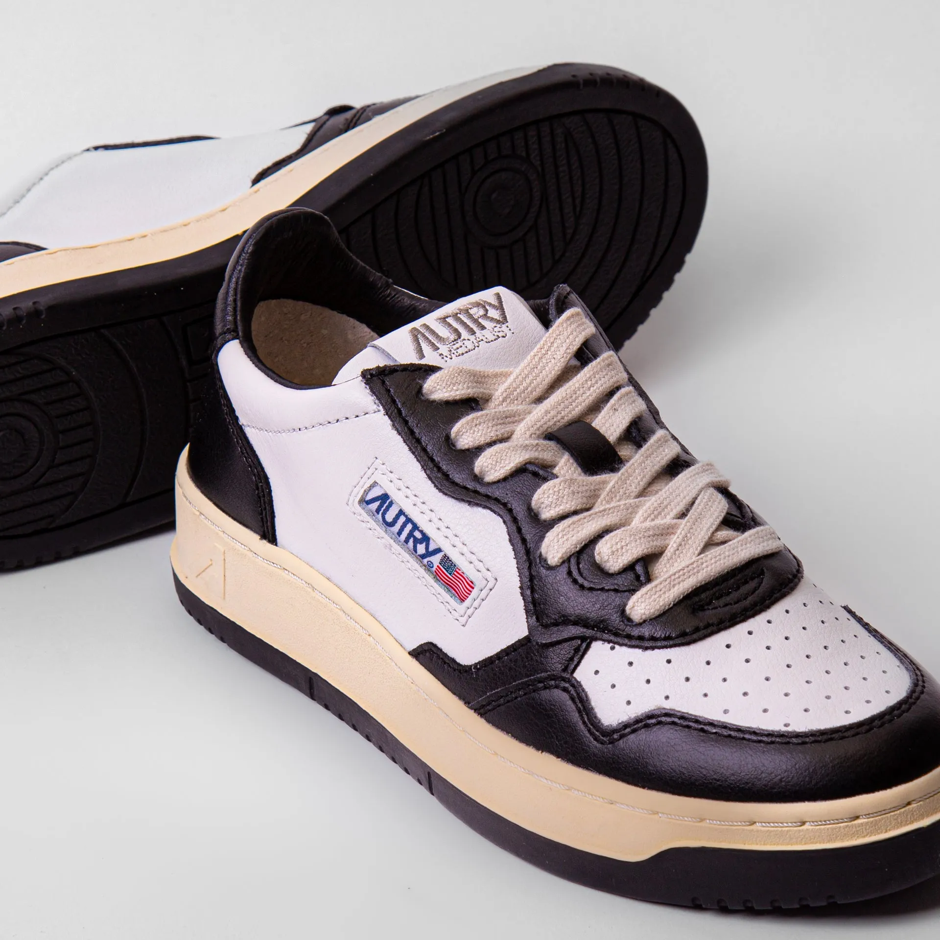 AUTRY SNEAKERS MEDALIST AULW-WB 01