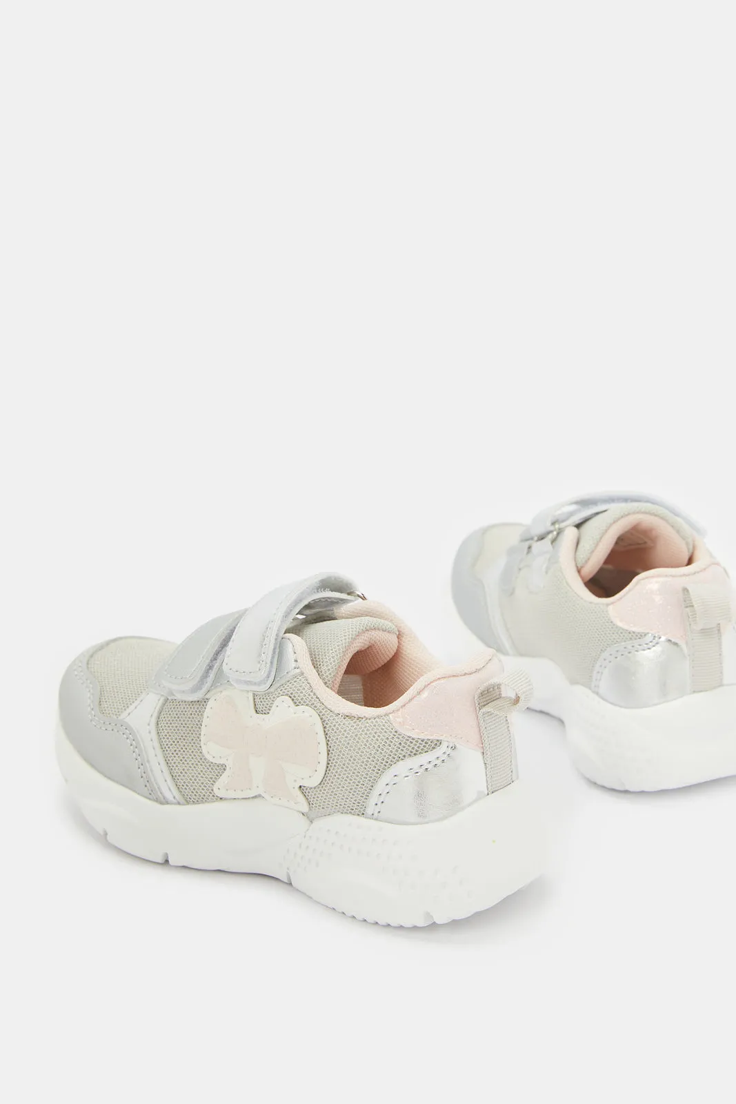 Girls Sliver Bow Trim Sneaker