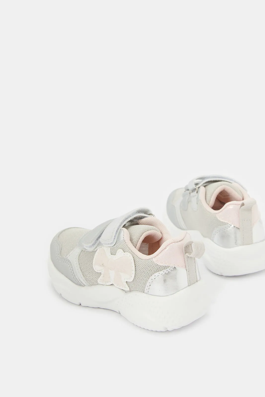 Girls Sliver Bow Trim Sneaker