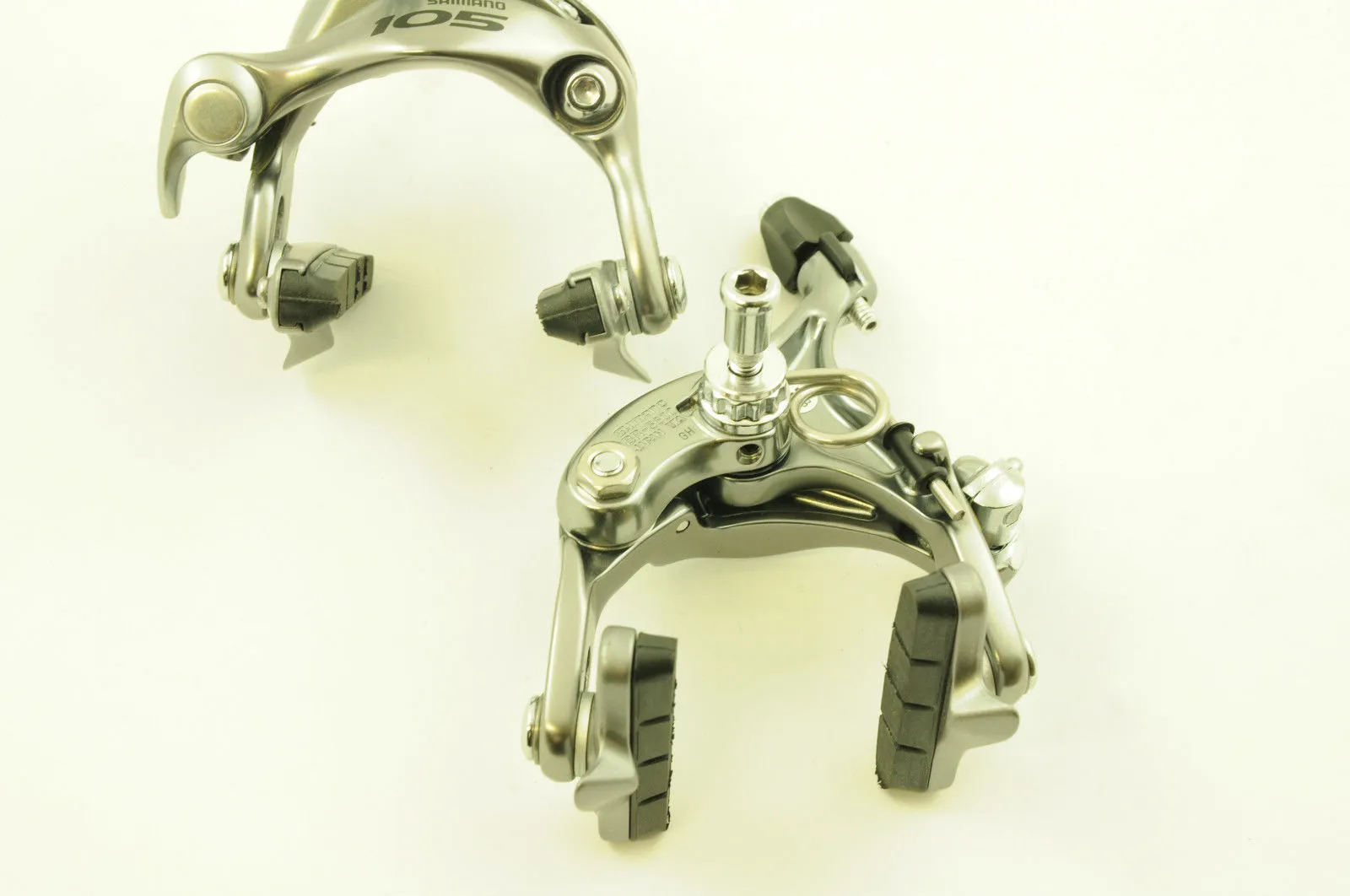 PAIR SHIMANO 105 BR-5600 ROAD BIKE BRAKE CALIPERS RACING BIKE BRAKE SILVER NOS